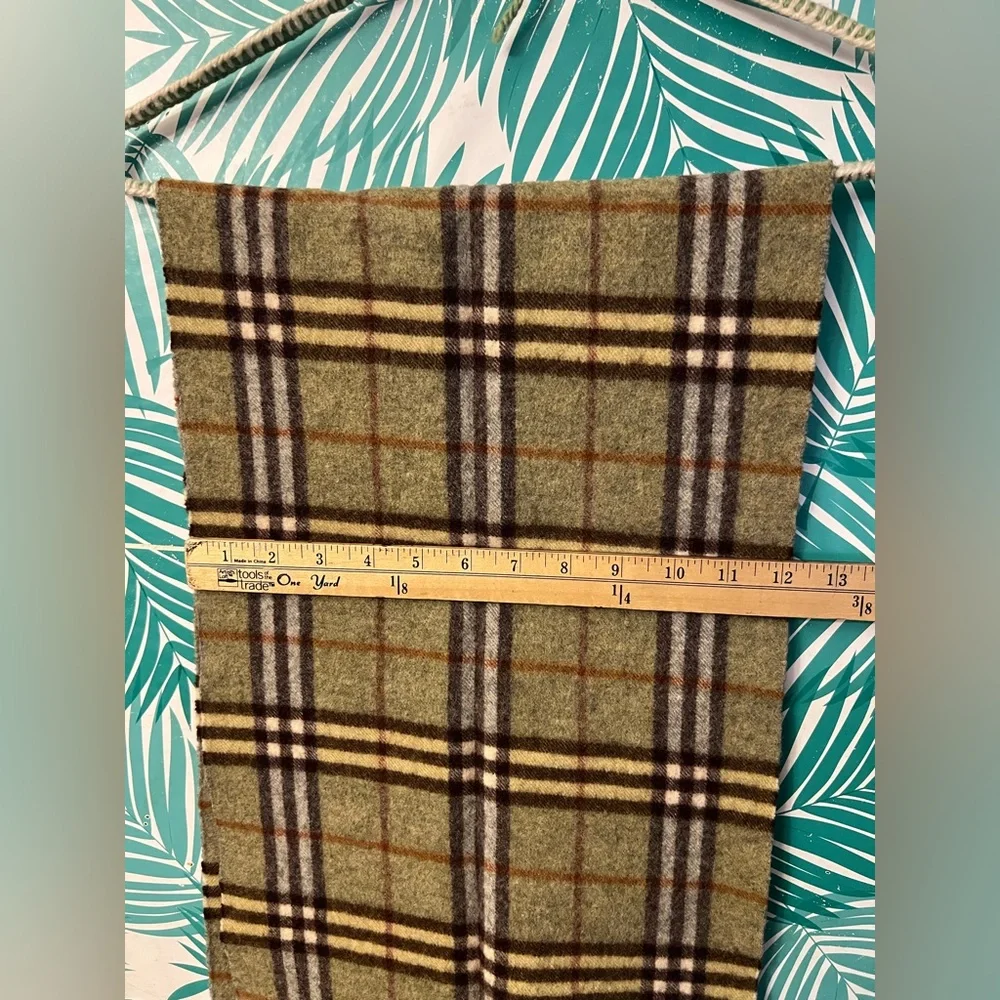 Vintage Burberry 100% lamb wool scarf made in England Green nova check - Picture 5 of 6